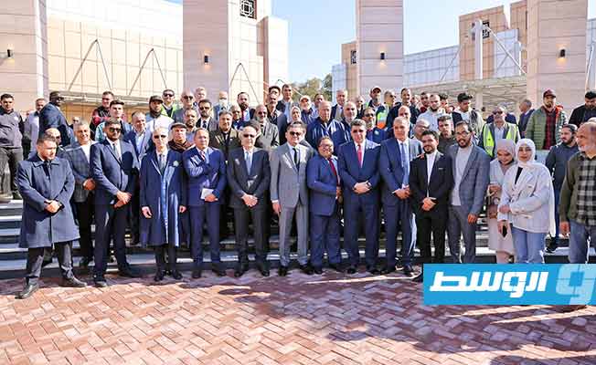 الدبيبة والكبير وشكشك خلال مشاركتهم في افتتاح مجمع المدرجات الجديد بجامعة طرابلس، الثلاثاء 21 فبراير 2023. (حكومتنا)