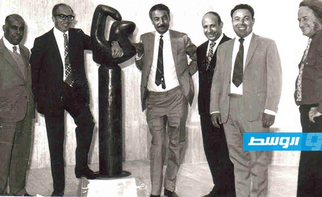 مع أساتذة الجامعة والهيئة الاستشارية أثناء مراحل تسلم مباني الجامعة
