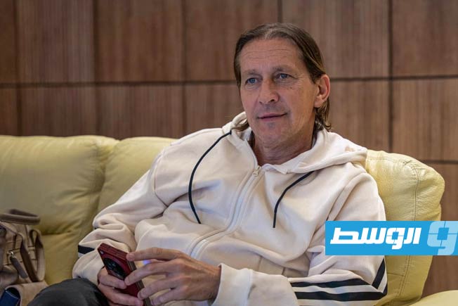 جانب من حضور نجوم الكرة العالميين حفل افتتاح ملعب بنغازي الدولي (فيسبوك)