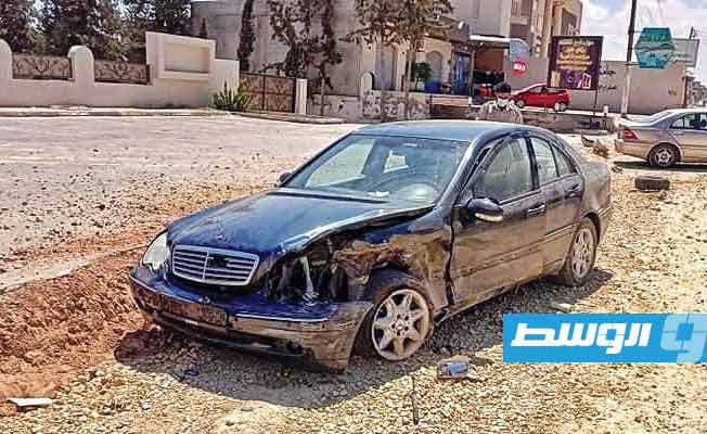 دمار بادي على سيارة تعرضت لحادث مروري في عين زارة، 22 يوليو 2021. (مديرية أمن طرابلس)