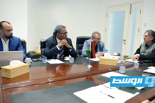اللجنة الفنية المكلّفة بمراجعة عقود قطاعي النفط والكهرباء تعقد اجتماعاً الثلاثاء، 7 أكتوبر 2025 (قناةليبيا الرسمية)