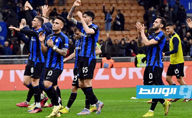 نجوم إنتر ميلان في تحية للجماهير. (إنترنت)