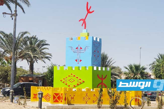 أحد المباني التي انتهى من تزيينها الفنان يونس المعروق. (فيسبوك)