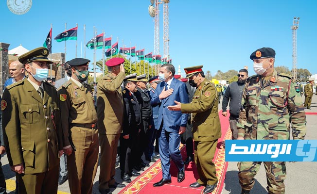 من استقبال الدبيبة في مطار معيتيقة الدولي، 11 مارس 2021. (صورة من بث مباشر)