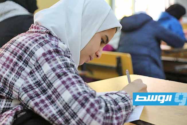أداء الامتحانات النصفية للفصل الدراسي الثاني لسنوات النقل، 6 مارس 2025. (وزارة التعليم)