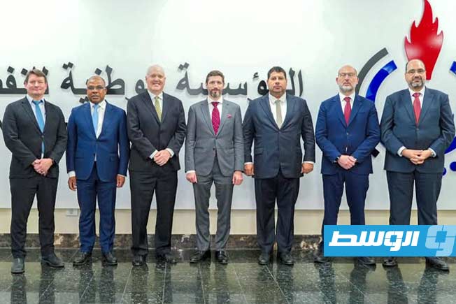 اجتماع رئيس مؤسسة النفط مسعود سليمان مع وفد شركة «شيفرون» الأميركية، الثلاثاء 28 أكتوبر 2025. (المؤسسة الوطنية للنفط)