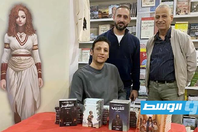 الكاتب أحمد البخاري مع الناشر غسان الفرجاني في معرض القاهرة للكتاب (فيسبوك)