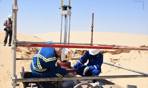 عملية ربط حقل الخير بخط الإنتاج 24 بوصة من حقـل الزقوط التابع لشركة الواحة المتجه إلى مينـاء السـدرة النفطي. (شركة سرت)