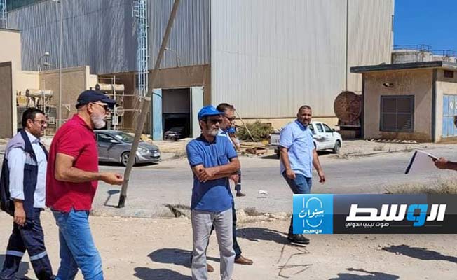 من تفقد مديرين بشركة الكهرباء مواقع مشروعات لتحسين الشبكة بمناطق الجبل الأخضر (شركة الكهرباء)