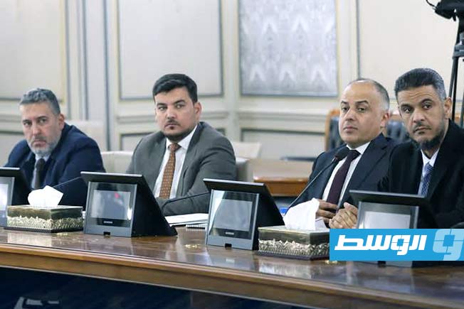جانب من اجتماع لرئيس حكومة «الوحدة الوطنية الموقتة» عبدالحميد الدبيبة لمتابعة المشاريع التنموية لعام 2025، الإثنين 6 يناير 2024 (صفحة الحكومة على فيسبوك)