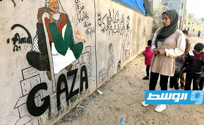 التشكيلية الفلسطينية أمل أبو السبح تحوّل الأطلال إلى معرض فني (صور)