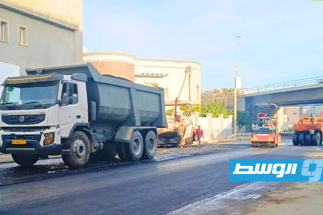 رصف طريق فندق ريكسوس في طرابلس (جهاز تنفيذ مشروعات الإسكان والمرافق)