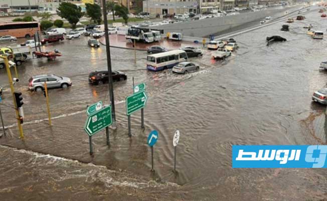 سيول في شوارع مدينة جدة السعودية، الخميس 24 نوفمبر 2022 (تويتر)