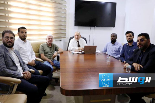 خبير إيطالي من معهد «سيام باري» ومسؤولون في مختبر الإصحاح البيئي في جولة داخل المختبر لتقييم حالته الفنية (وزارة الحكم المحلي)