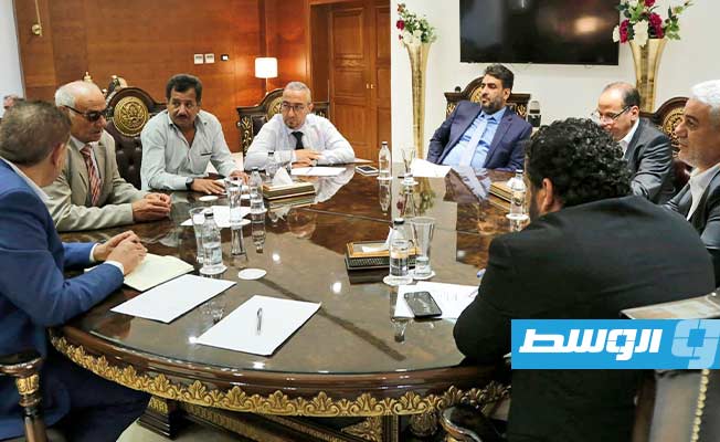 لقاء القطراني مع رئيس المجلس التسييري لبلدية طبرق في بنغازي، الإثنين 12 سبتمبر 2022. (المكتب الإعلامي للحكومة)