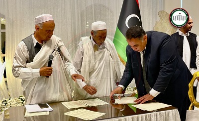 جانب من توقيع «ميثاق الأخوة» بين أعيان وقيادات اجتماعية من مدينتي مصراتة وورشفانة، الإثنين 19 يونيو 2023 (بلدية مصراتة)