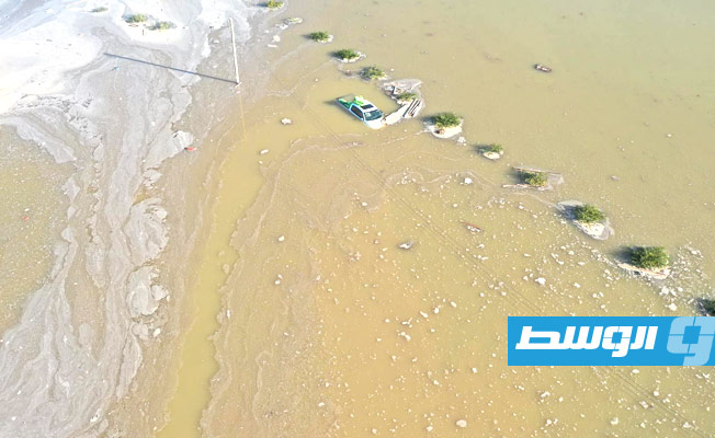 غرق مزارع ودخول المياه بعض المنازل جراء انفجار أنبوب النهر الصناعي قرب منطقة الزويتينة شمال شرق أجدابيا. (الإنترنت)