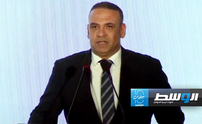عضو مجلس إدارة اتحاد الناشرين العرب وليد مصطفى خلال إلقائه كلمة في المعرض، 16 أكتوبر 2026. (صورة من بث مباشر على صفحة المعرض)