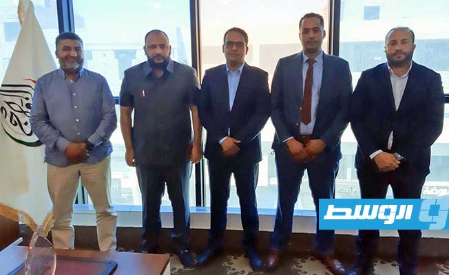 زيارة وزير الشباب بحكومة الوحدة الوطنية فتح الله الزني لصندوق دعم الزواج بمدينة طرابلس (وزارة الشباب)