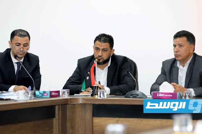اجتماع الحويج مع مسؤولي الاتحاد العام لغرف التجارة والصناعة والزراعة، الخميس 30 أكتوبر 2025. (وزارة الاقتصاد والتجارة)