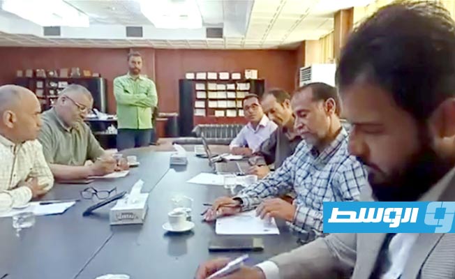 اجتماع في بلدية سرت الأسبوع الماضي لبحث مشكلة المياه بالمدينة.(لقطة مثبتة: بلدية سرت)