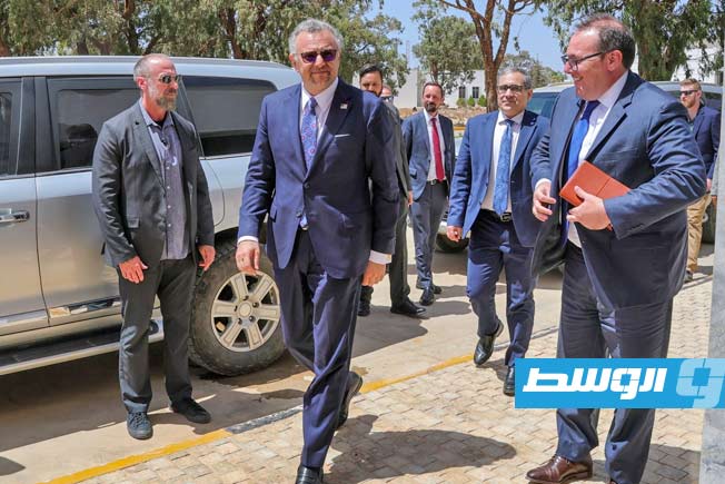 لقاء حفتر ومستشار الرئيس الأميركي في بنغازي، الخميس 24 يوليو 2025. (القيادة العامة)