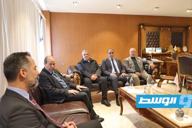 زيارة السفير التركي غوفين بيجيتش إلى بلدية بنغازي، الإثنين 30 مارس 2026. (بلدية بنغازي)