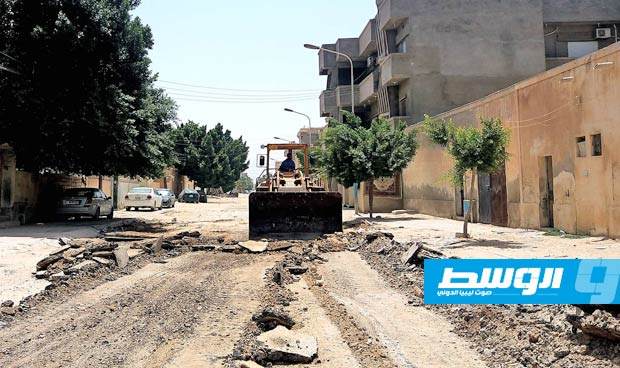 «تسييري أجدابيا» يشرع في رصف عدد من الطرق الرئيسية والفرعية بالبلدية