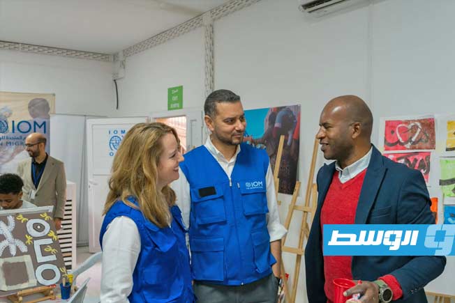 لمناسبة اليوم العالمي للهجرة واللغة العربية.. ورشة حروفيات يقدمها الفنان عمر بركة لصالح «IOM». (فيسبوك)