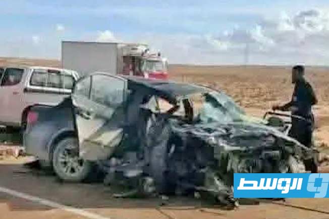 السيارة في موقع الحادث على طريق راس لانوف - العقيلة شرق سرت. (الإنترنت)