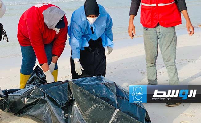 انتشال 3 جثث مجهولة الهوية في صبراتة، 4 أبريل 2024. (الهلال الأحمر)