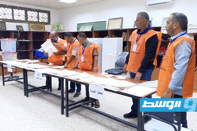 جانب من عملية فرز وعد الأصوات في المجموعة الثانية من الانتخابات البلدية، السبت 16 أغسطس 2025 (المفوضية الوطنية للانتخابات)