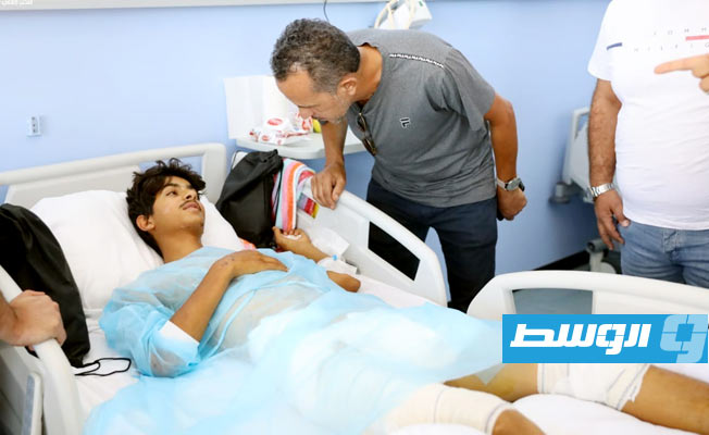 وفد من الفنانين والإعلاميين وعدد من موظفي هيئة السينما والمسرح والفنون إلى مركز بنغازي الطبي، 17 سبتمبر 2023. (صفحة الهيئة على فيسبوك).