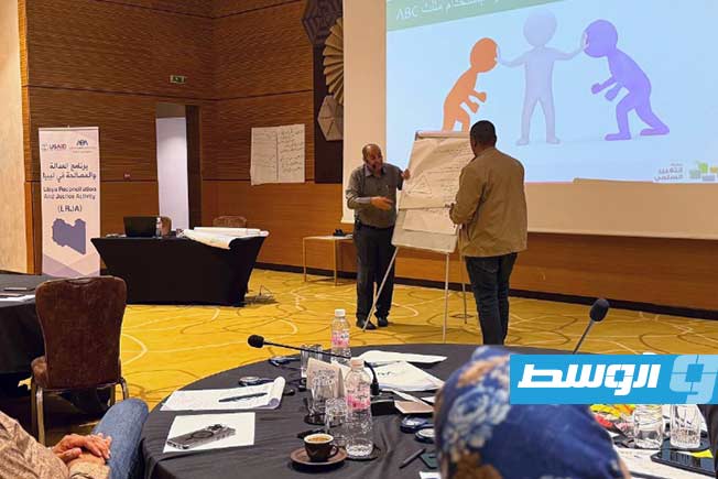تدريب القيادات المحلية ببلدية مرزق حول استراتيجيات حل النزاعات. (سفارة الولايات المتحدة لدى ليبيا)
