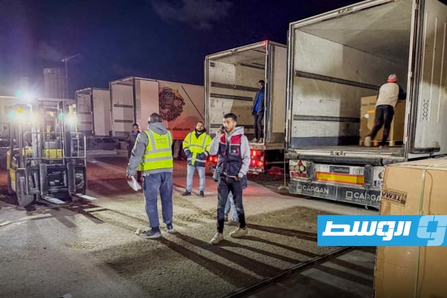 وصول دفعة من التطعيمات الروتينية من شركة «فايزر» الأميركية إلى مطار معيتيقة الدولي في طرابلس، 28 نوفمبر 2025 (مركز مكافحة الأمراض