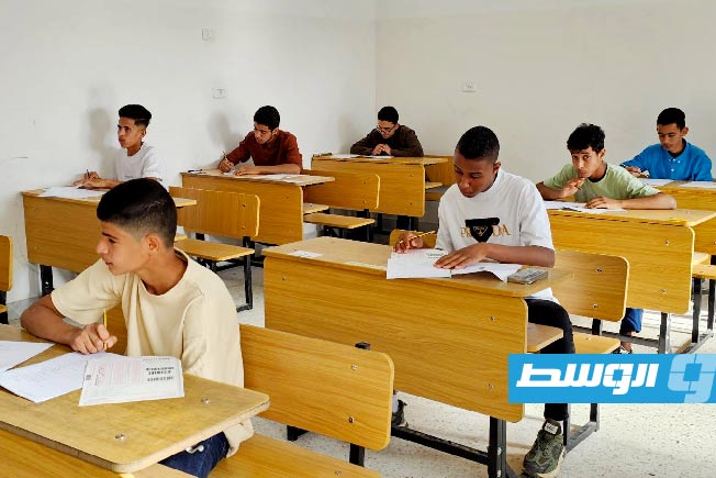 تلاميذ يؤدون امتحانات شهادة التعليم الأساسي، 25 مايو 2025 (وزارة التعليم في حكومة الدبيبة)