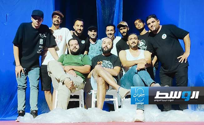 تدريبات العرض المسرحي لفرقة المسرح الوطني الخمس (فيسبوك)