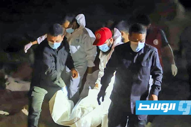 جانب من انتشال جثث مجهولة في الزاوية، السبت 15 مارس 2025 (الهلال الأحمر الليبي)