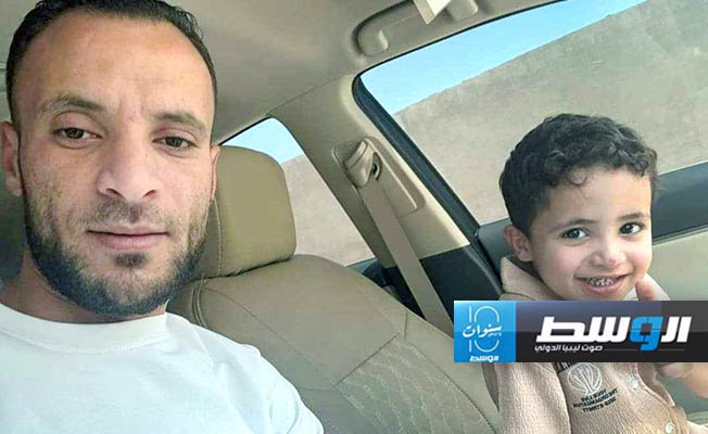 الطفل سالم منذر السعيطي الذي افترسه أسد في مزرعة والده الواقعة شرق مدينة أجدابيا. (الإننرنت)