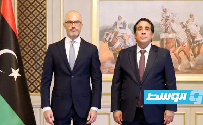 المنفي وسفير الاتحاد الأوروبي الجديد لدى ليبيا، نيكولا أورلاندو في لقاء بالعاصمة طرابلس، 3 ديسمبر 2023. (إكس)
