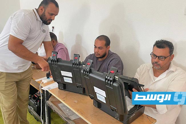 تدريب موظفي التحقق من الهوية باستخدام جهاز التحقق الإلكتروني بالبلديات المستهدفة ضمن المجموعة الثانية لانتخابات المجالس البلدية 2025. (المفوضبة الوطنية العليا للانتخابات)