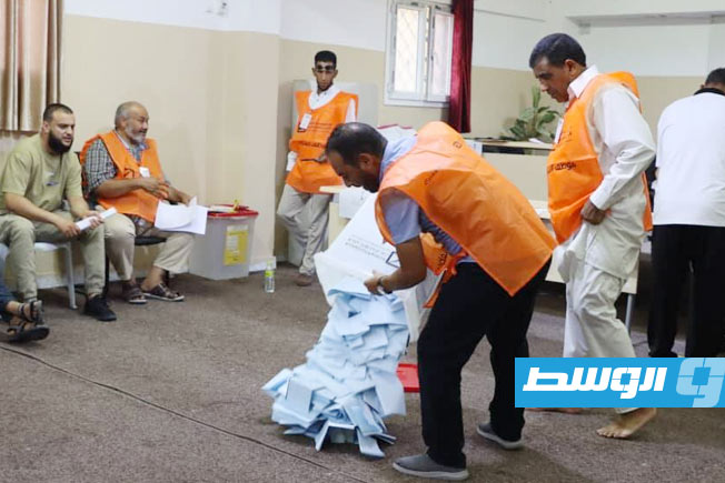 فرز وعد الأصوات داخل مراكز الاقتراع في البلديات التابعة لمكتب الإدارة الانتخابية بالزاوية، 23 أغسطس 2025 (مفوضية الانتخابات)
