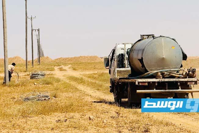 إزالة خط هوائي في موقع مشروع مطار بنغازي الدولي الجديد، 3 يونيو 2025 (وزارة الكهرباء والطاقات المتجددة في حكومة أسامة حماد)