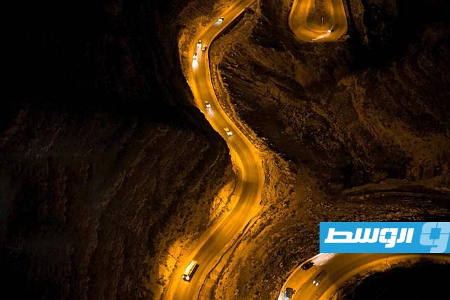 إنارة طريق أبورشادة بالجبل الغربي غريان، 16 فبراير 2025. (شركة الكهرباء)