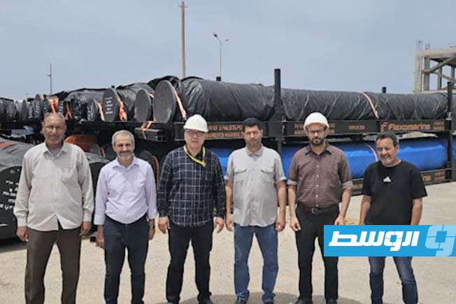 موظفون في مصنع الميثانول الأول بشركة «سرت» لتصنيع النفط والغاز (لقطة مثبتة من مقطع مصور: شركة سرت)