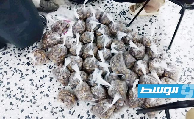 مواد غذائية يجرى توزيعها على الأسر المحتاجة في السائح، 1 أبريل 2023. (وزارة الشباب)
