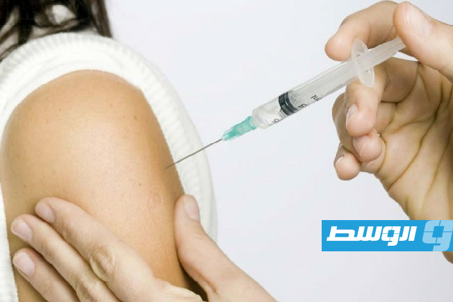 فتاة تتلقى اللقاح المضاد لفيروس الورم الحليمي البشري. (أرشيفية: الإنترنت)