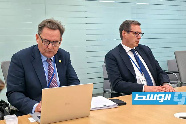من لقاء ناجي عيسى في واشنطن مع مسؤولي شركة «دي لا رو» البريطانية، 17 أبريل 2026. (المصرف المركزي)