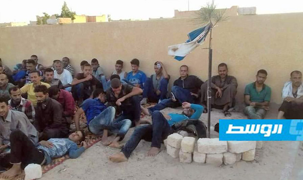 ضبط 59 مهاجرًا مصريًا وثلاثة مهربين ليبيين بمنطقة البيضان جنوب أجدابيا