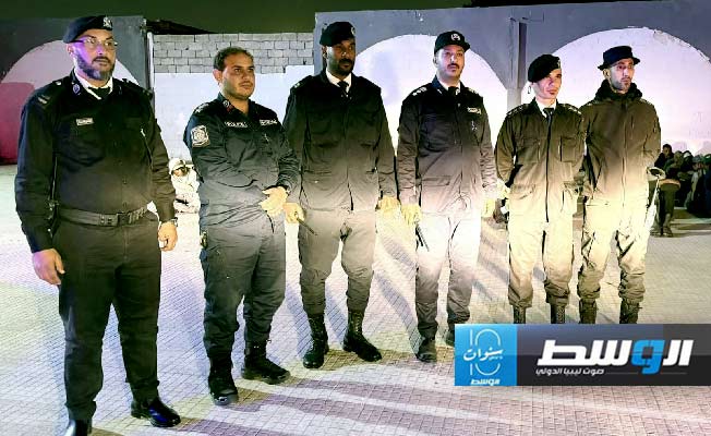 رجال شرطة في حملة أمنية لمكافحة ظاهرة التسول في مدينة بنغازي، 13 نوفمبر 2024. (مديرية أمن بنغازي)